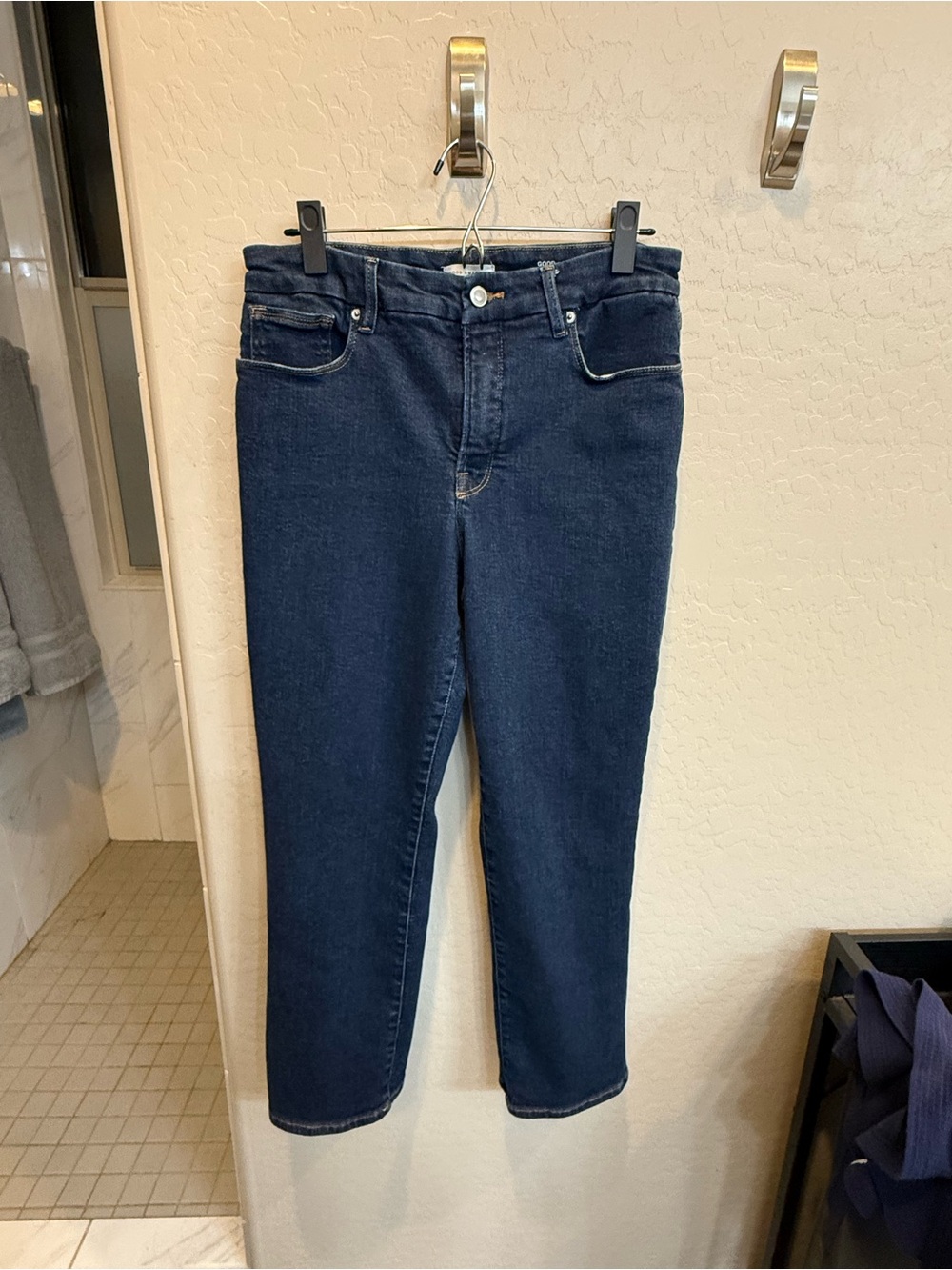 Good American mid-Rise Ankle Straight Jeans in Dark Blue
